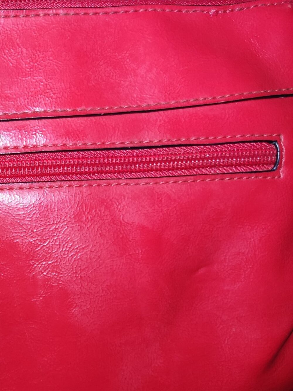 Guess Red Purse - Picture 14 of 16